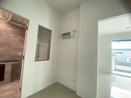 รูปภาพ ให้เช่าคอนโด D CONDO Calm รามคำแหง 40 ห้องสวยสภาพใหม่ วิวสระ เฟอร์ครบพร้อมอยู่ ใกล้ MRT ใกล้ แยกลำสาลี เชื่อมต่อรถไฟฟ้าสายสีเหลือง ใกล้ ม.รามคำแหง