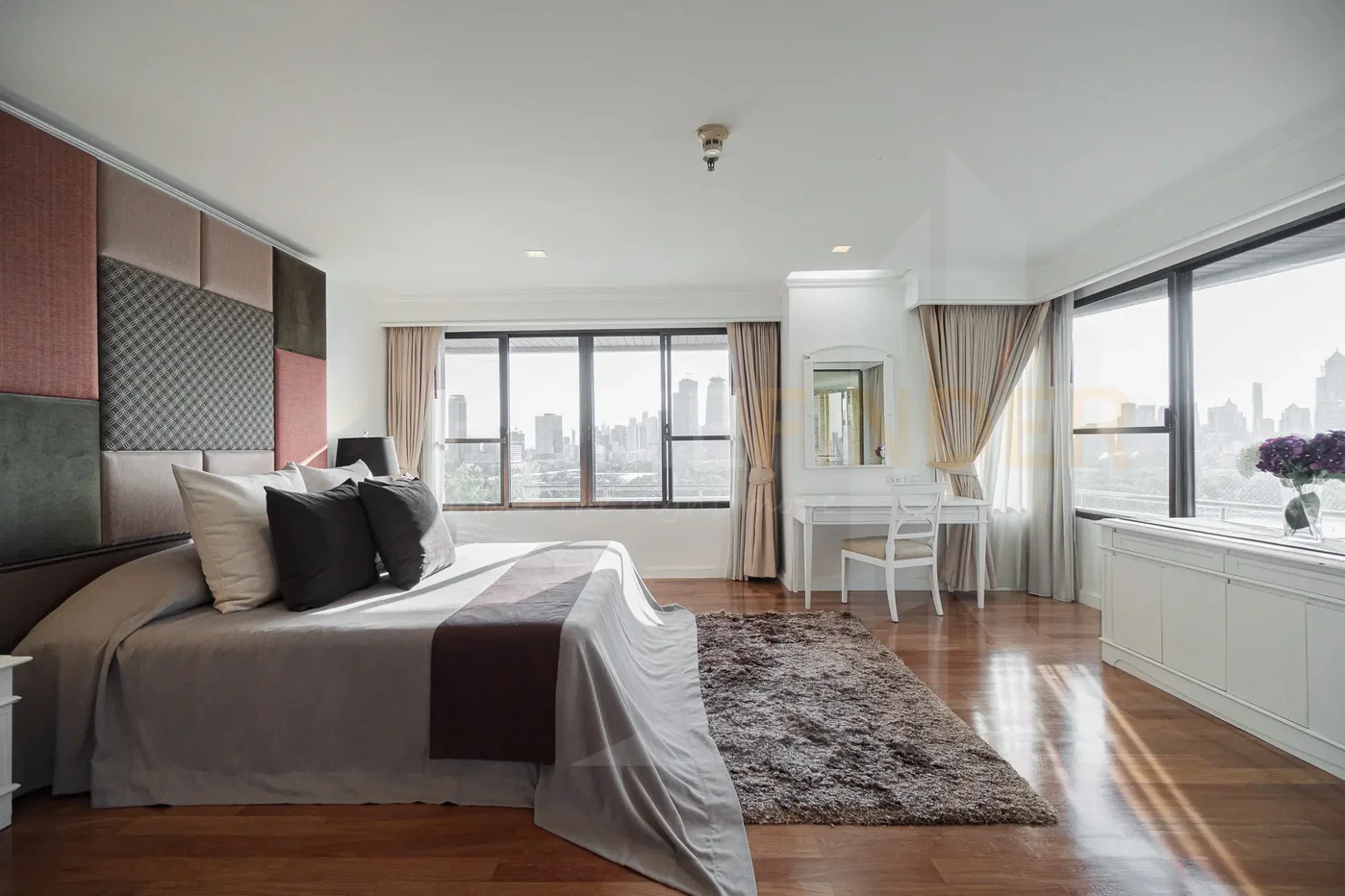 picture Mayfair Garden 3 bedrooms, for rent - 5/10