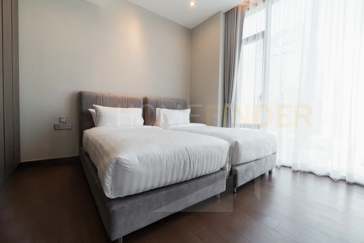 picture Q 1 Sukhumvit 3 bedrooms, for rent - 12/26