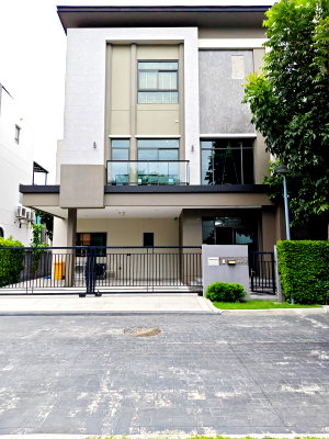 ขายบ้านเดี่ยว : บ้านเดี่ยว3 ชั้น หลังมุม ไม่มีบ้านตรงข้าม สุขุมวิท 101