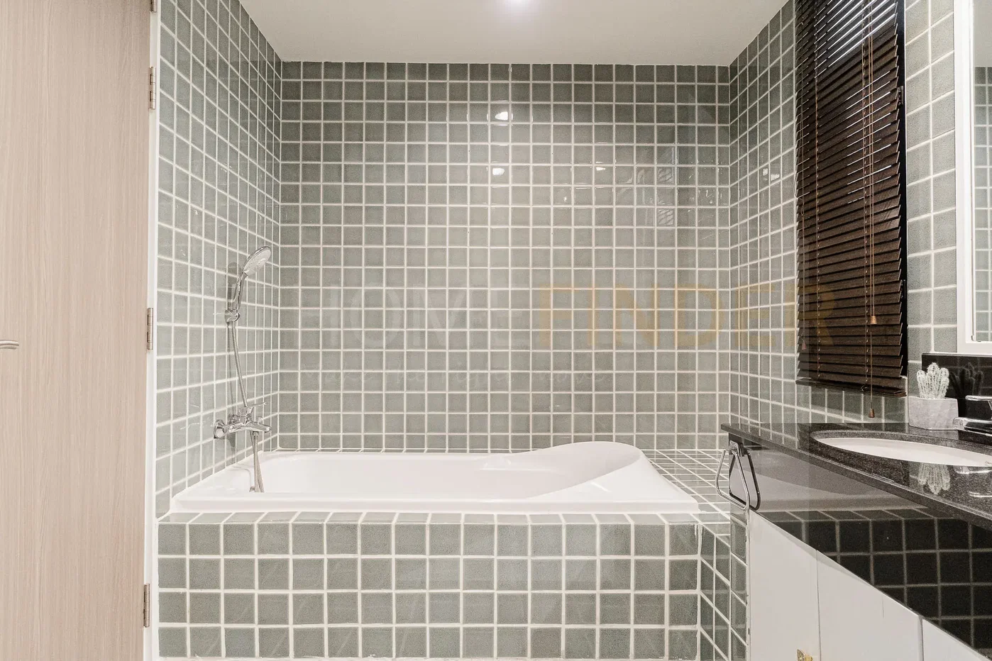 picture Benviar Tonson Residence 3 bedrooms, for rent - 9/10