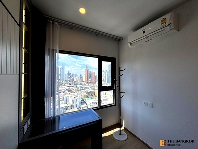 Condos for sale : Life Rama 4 - Asoke Ready-to-move-in Condo at an Amazing Price!!