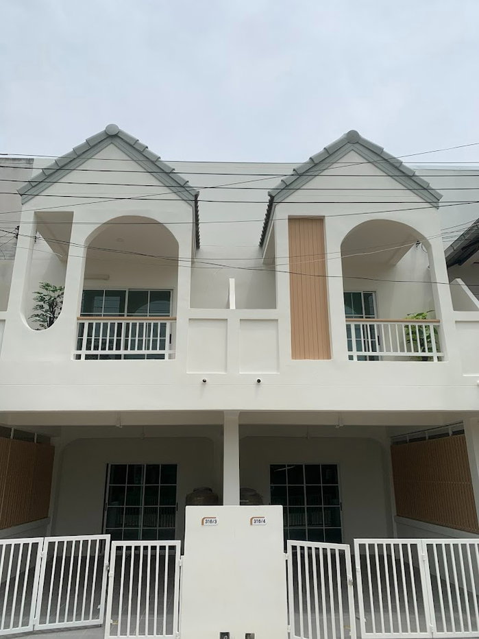 รูป  ทาวน์โฮม 2 ชั้น รีโนเวทใหม่ทั้งหลัง ทำเลทองกลางเมืองขอนแก่น พร้อมอยู่! - รูปที่ 9/16