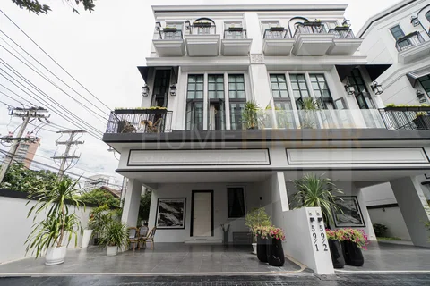Maison Blanche Sukhumvit 67 3 bedrooms, for sale