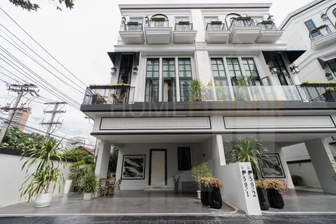 Maison Blanche Sukhumvit 67 3 bedrooms, for sale