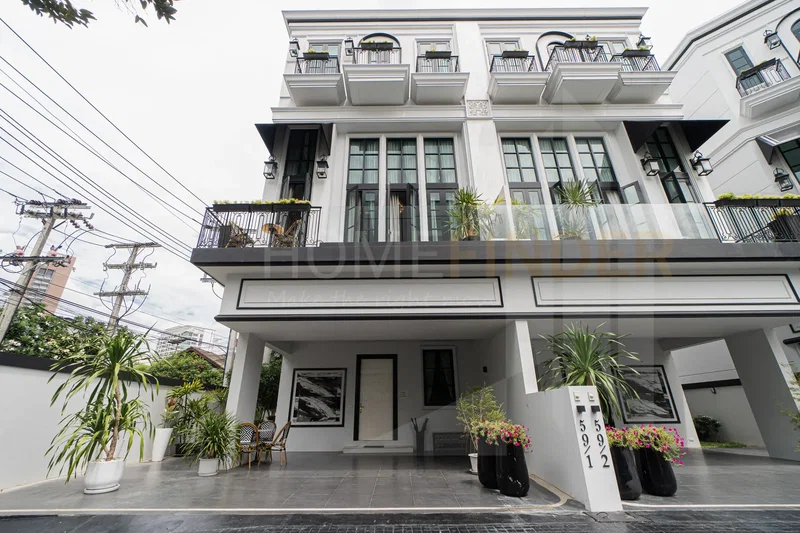ขายบ้านเดี่ยว : Maison Blanche Sukhumvit 67 3 bedrooms, for sale