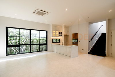 Houses for sale Bang Kapi : NARASIRI VICTOIRE KRUNGTHEP KREETHA 5 bedrooms, for sale