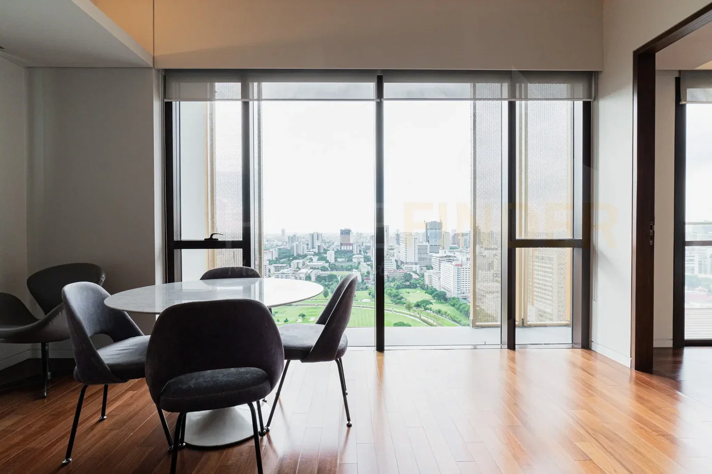picture Hansar Rajdamri 2 bedrooms, for rent - 3/14