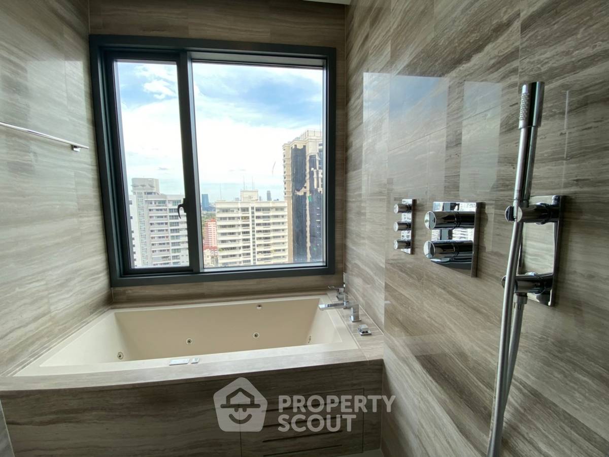 picture 2-BR Condo at Q1 Sukhumvit near BTS Nana (ID 494457) - 8/26