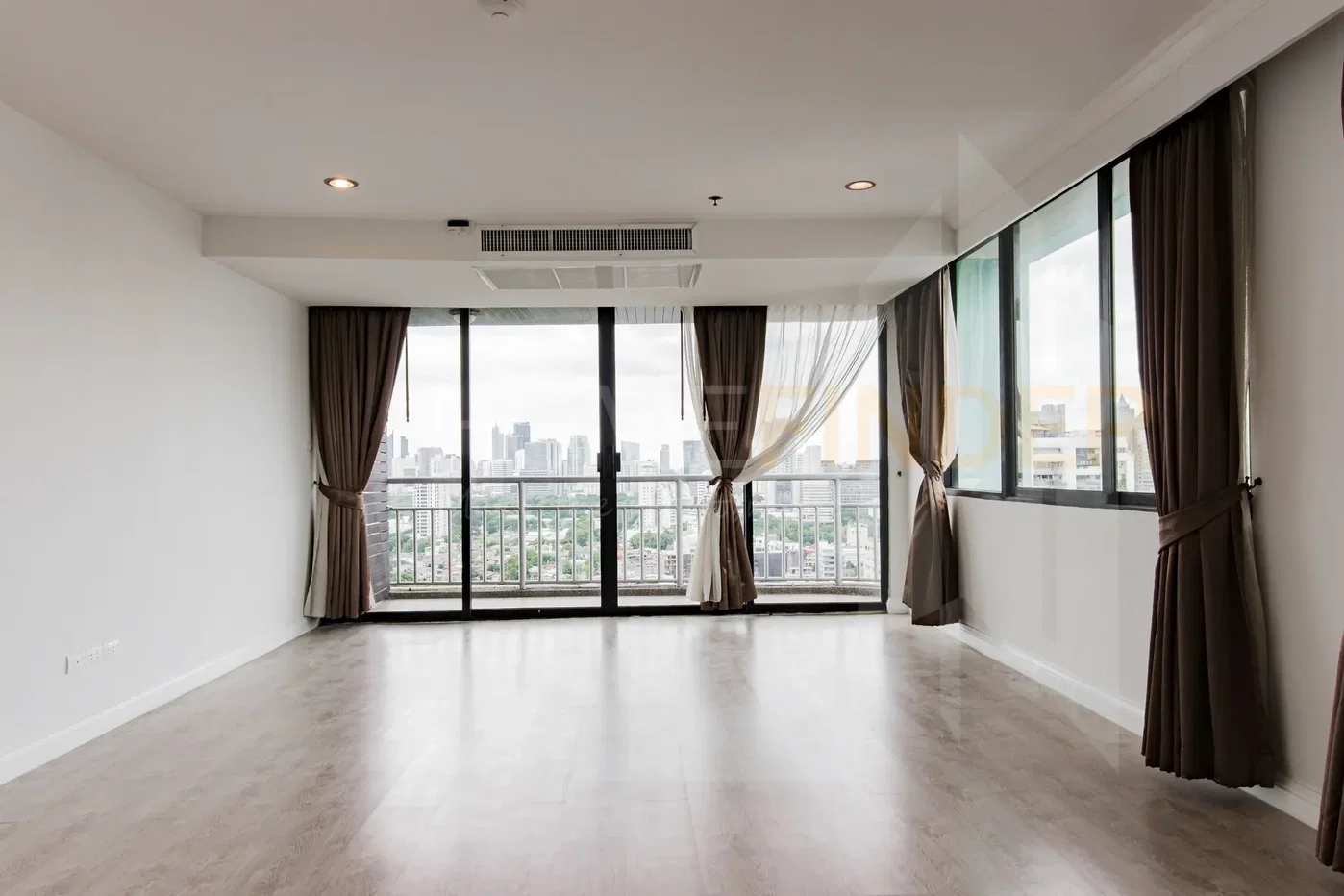picture Lake Green 2 bedrooms, for rent - 3/13