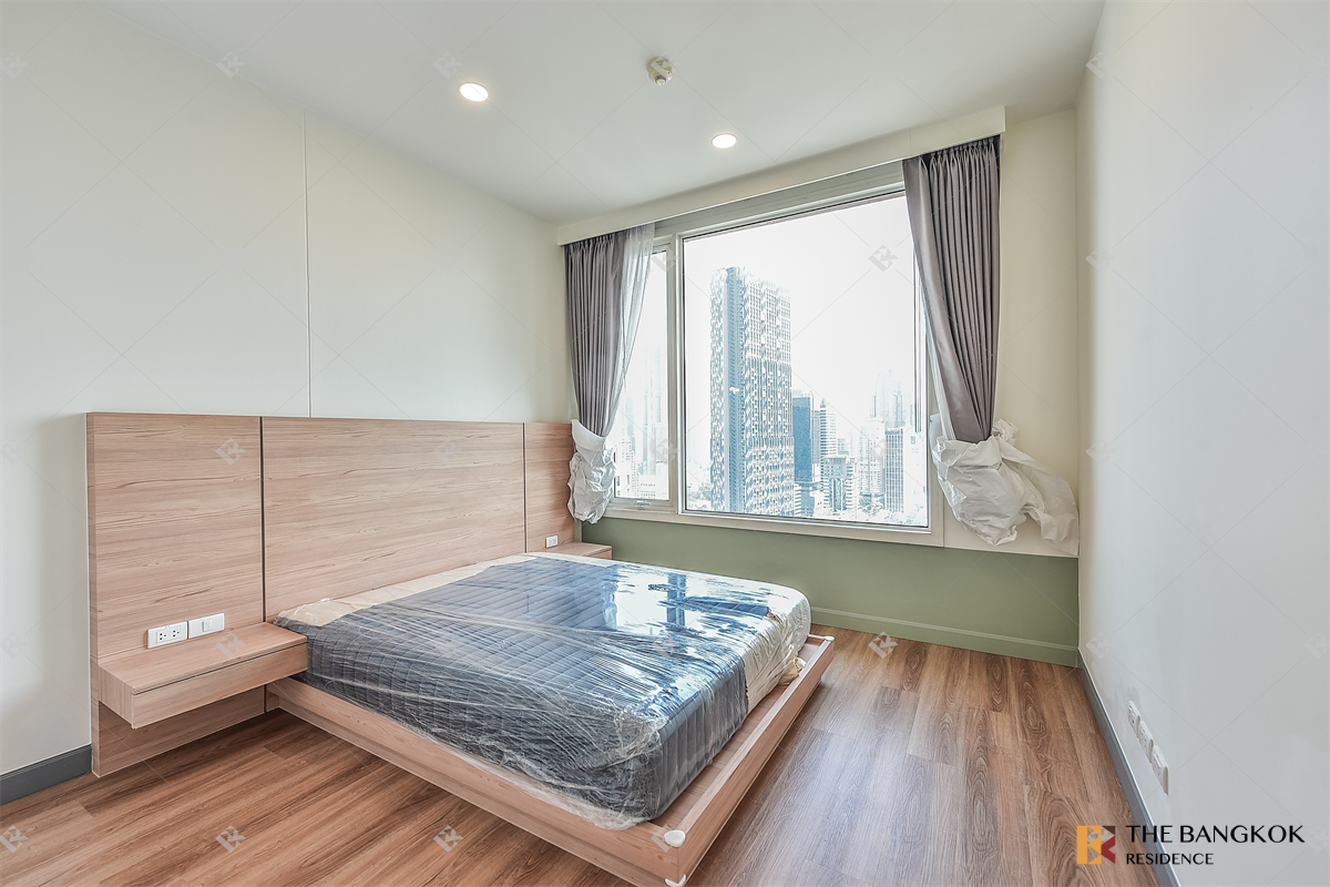 picture The Empire Place Luxuriously Elevated Unit - 9/10