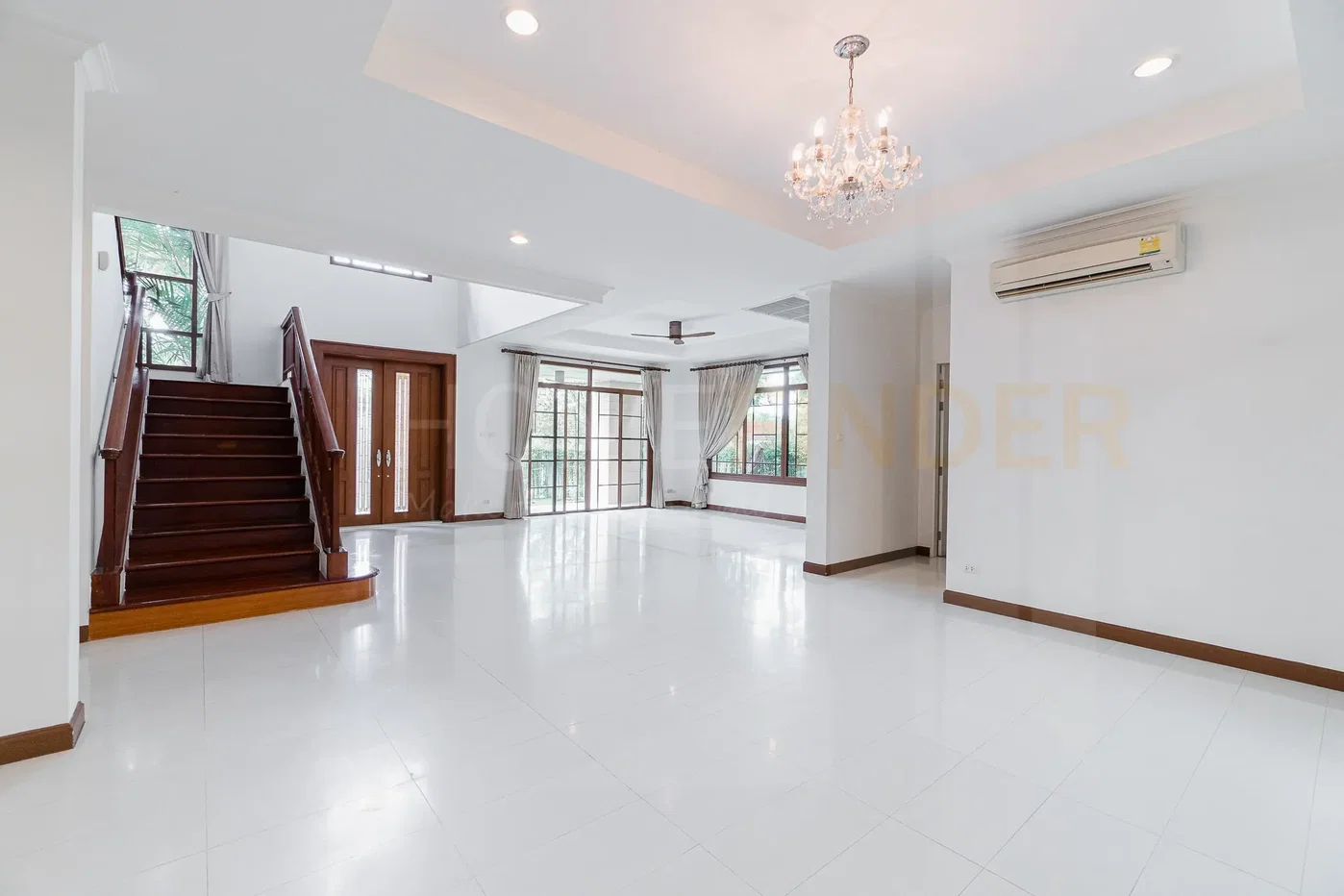รูป Narasiri Pattanakarn, Bangkok 5 bedroom house with big Big Garden 5 bedrooms, for rent - รูปที่ 2/22