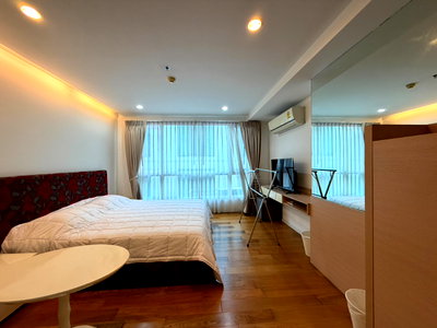 Condos for sale : For sale 15 Sukhumvit Residences | Studio room, fully furnished, only 3.1 million baht | In the heart of Sukhumvit, near BTS Nana & Asoke.