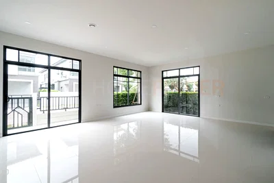 Houses for sale : Grand Britania Krungthepkreetha 4 bedrooms, for sale