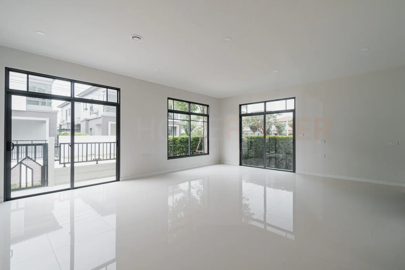 รูป Grand Britania Krungthepkreetha 4 bedrooms, for sale - รูปที่ 1/29