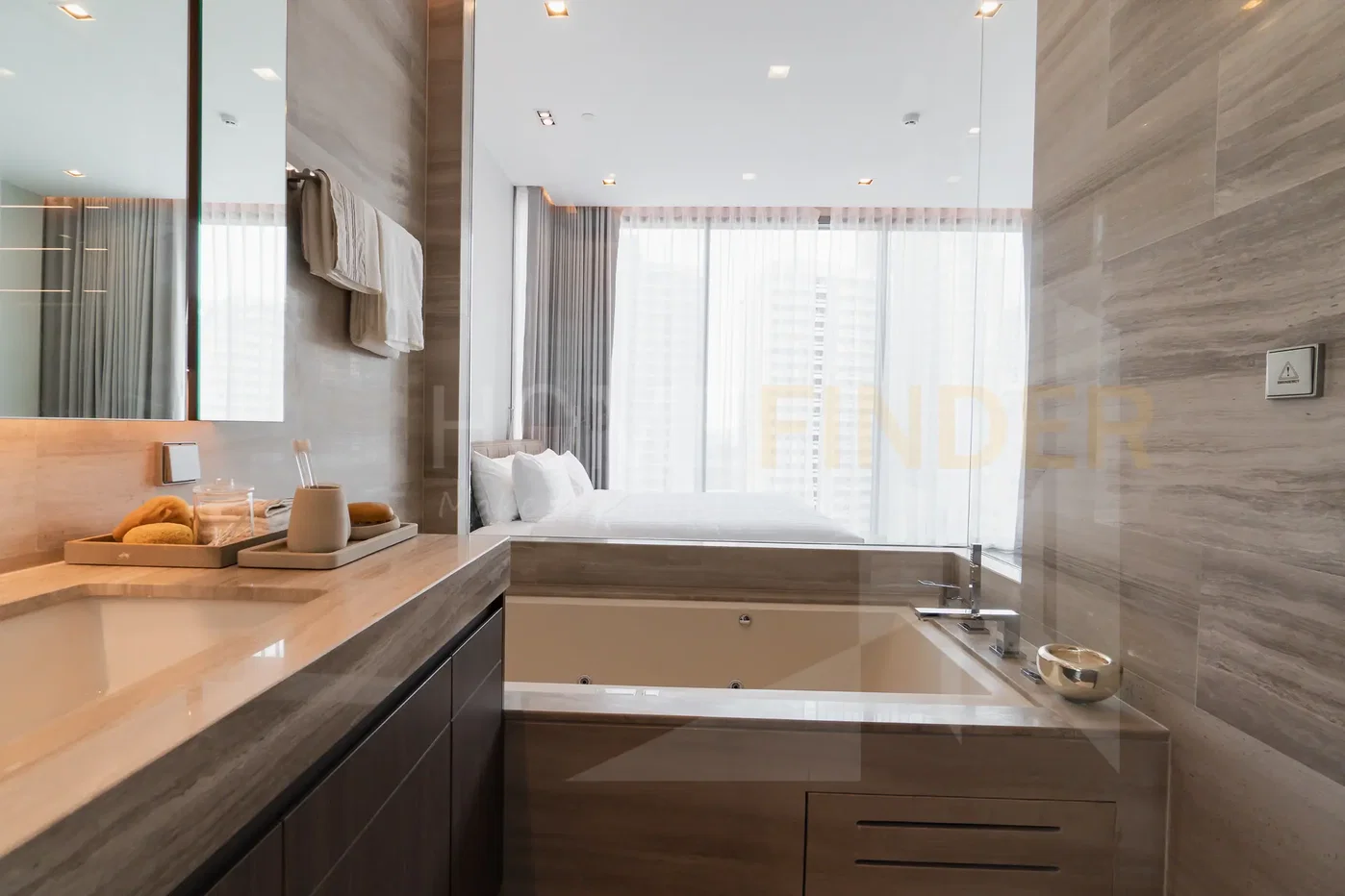 picture Q 1 Sukhumvit 3 bedrooms, for rent - 23/26