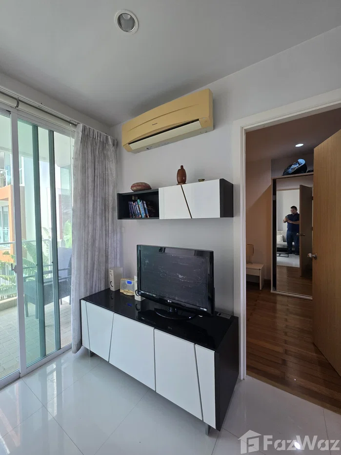 picture Spacious condo unit 3 minutes walk to beach 6739077 - 6/13