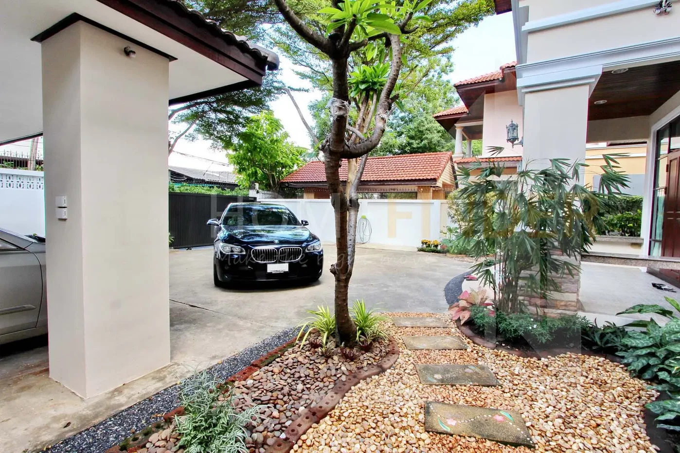 รูป House Sukhumvit 63 4 bedrooms, for rent - รูปที่ 13/14