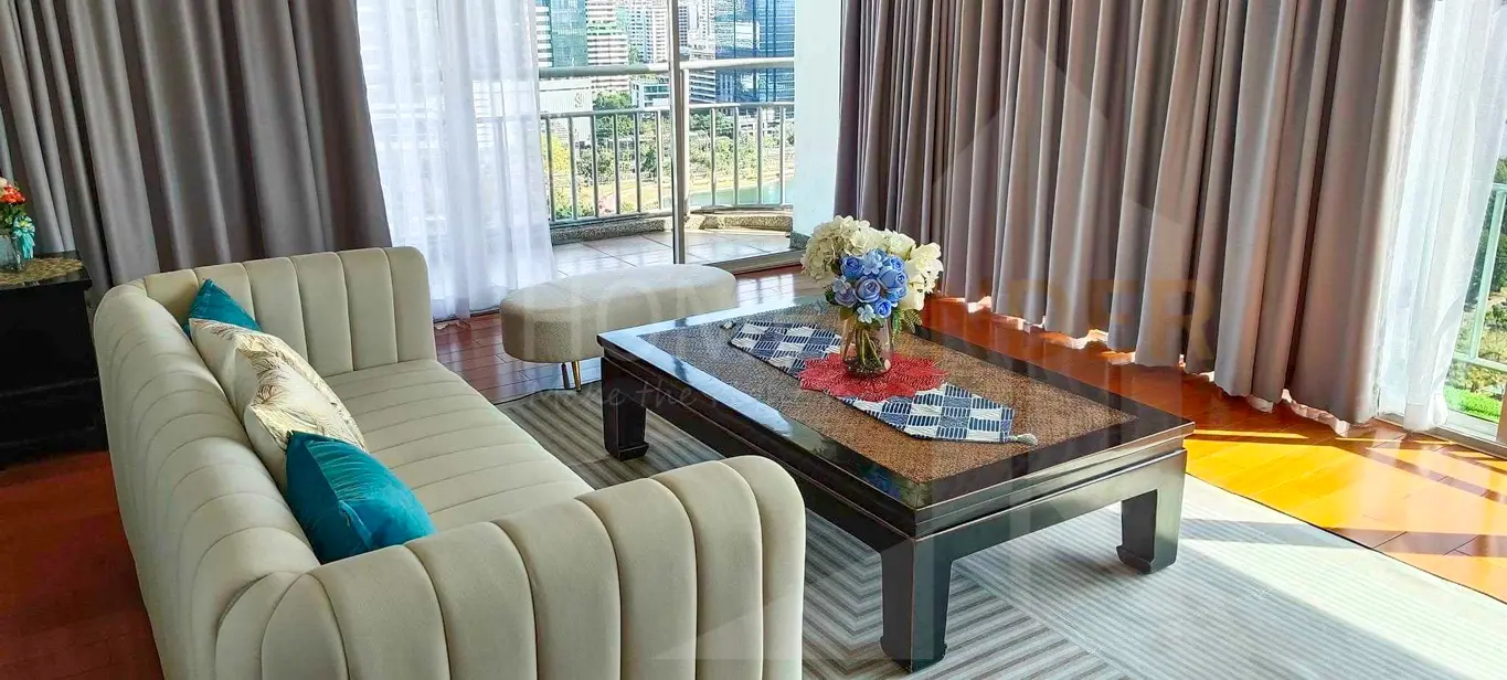 picture Lake Green Condominium 1 bedroom, for rent - 3/8