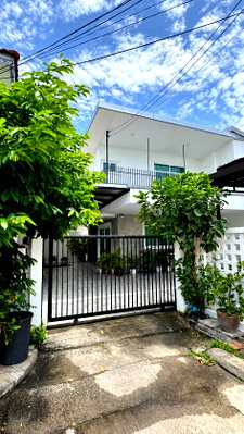 เช่าบ้านเดี่ยว รร.เตรียมอุดมศึกษาน้อมเกล้า  : 🐶🐱ให้เช่าบ้านเดี่ยว : สัมมากร รามคำแหง 112 | 3 ห้องนอน 3 ห้องน้ำ มีพื้นที่สวน