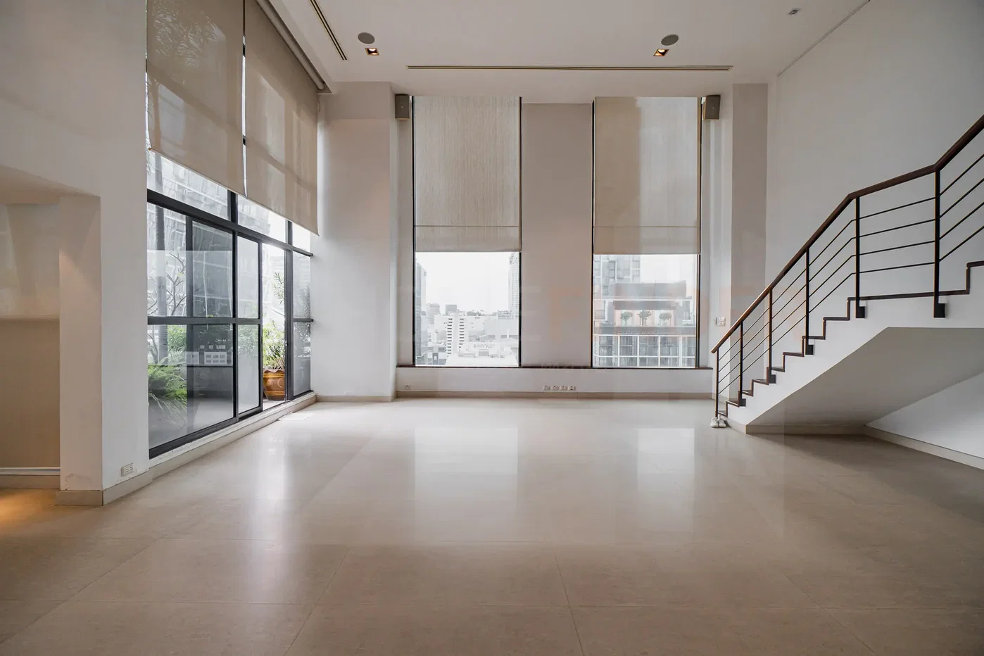 รูป Somkid Gardens Condominium 3 bedrooms, for sale - รูปที่ 3/21