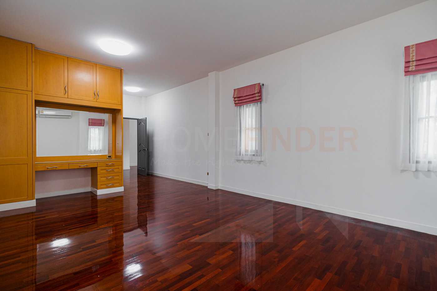 picture Windmill Park 5 bedrooms, for rent - 13/20