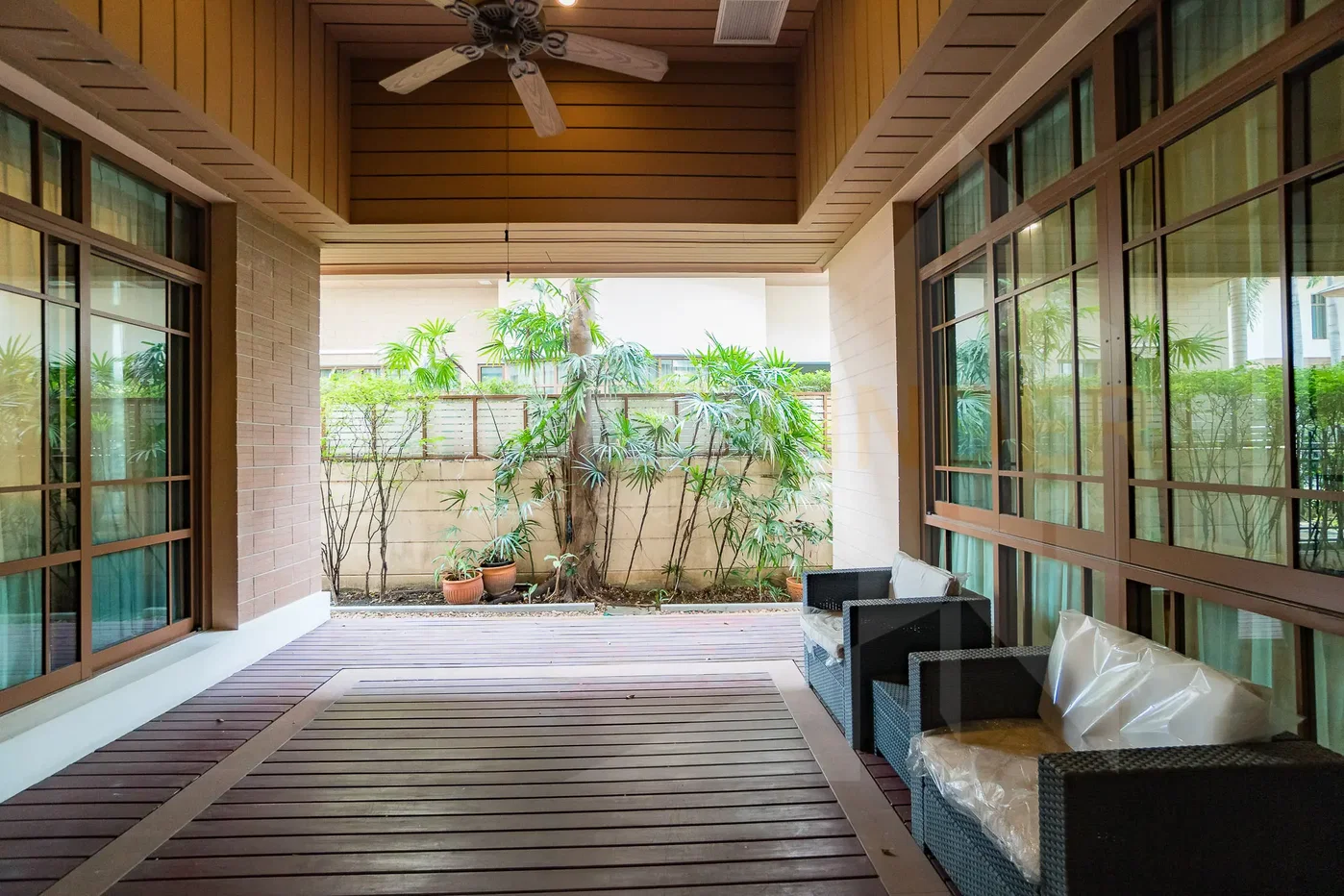 รูป Sansiri House Sukhumvit 67 - 4 bedroom house for rent with swimming pool phra khanong, Sukhumvit Bangkok 4 bedrooms, for rent - รูปที่ 23/30