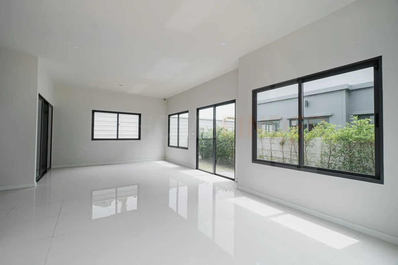 รูป Grand Britania Krungthepkreetha 4 bedrooms, for sale - รูปที่ 2/27
