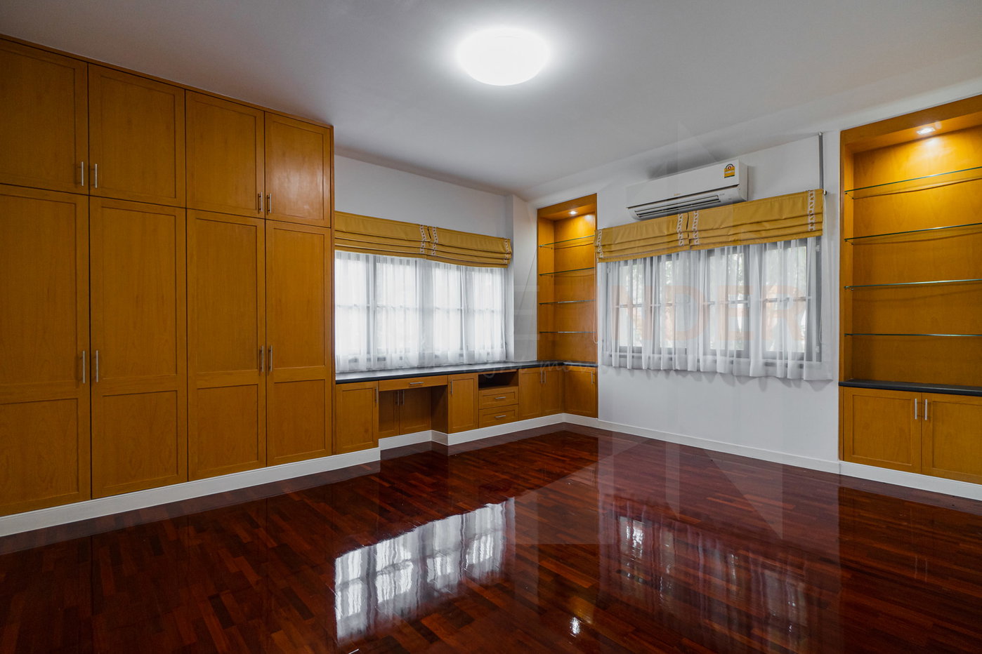 picture Windmill Park 5 bedrooms, for rent - 11/20