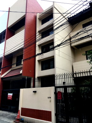เช่าบ้านเดี่ยว กรมศุลกากร : Townhouse in Sukhumvit 43 4 bedrooms, for rent