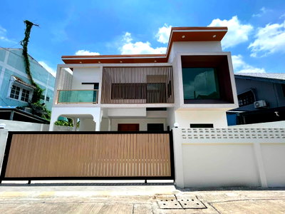 บ้านเดี่ยว ลาดพร้าว 87 :  ขายบ้านเดี่ยว ซอยลาดพร้าว 87 ทะลุเลียบด่วน CDC ติด MRT เขตวังทองหลาง แขวงคลองเจ้าคุณสิงห์ ตกแต่งใหม่ทั้งหลัง ทำเลดี