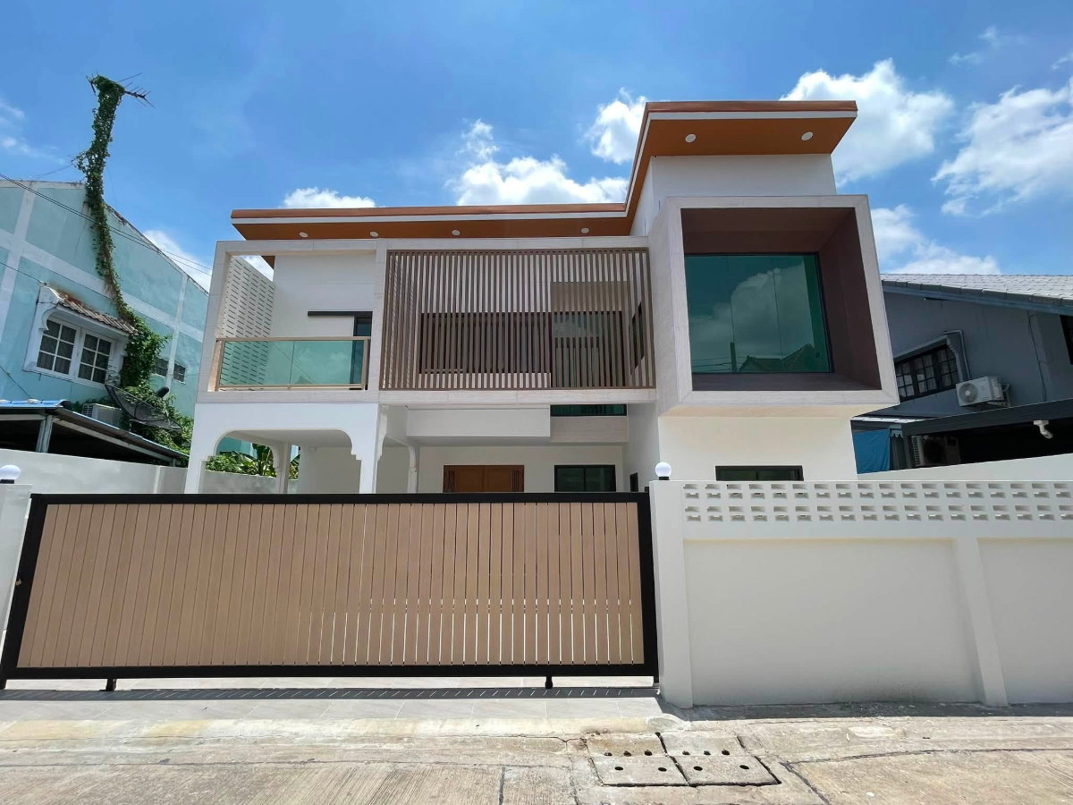 รูป  ขายบ้านเดี่ยว ซอยลาดพร้าว 87 ทะลุเลียบด่วน CDC ติด MRT เขตวังทองหลาง แขวงคลองเจ้าคุณสิงห์ ตกแต่งใหม่ทั้งหลัง ทำเลดี - รูปที่ 1/48