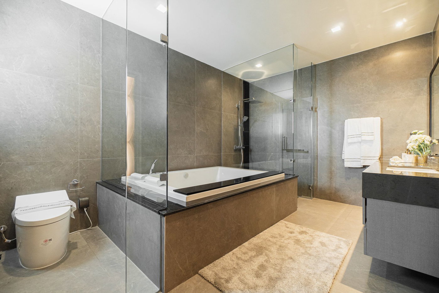 รูป แกรนด์ บางกอก บูเลอวาร์ด กรุงเทพกรีฑา ยูนิต พล็อต 4 (ยูนิตโชว์) 5 bedrooms, for sale - รูปที่ 9/14