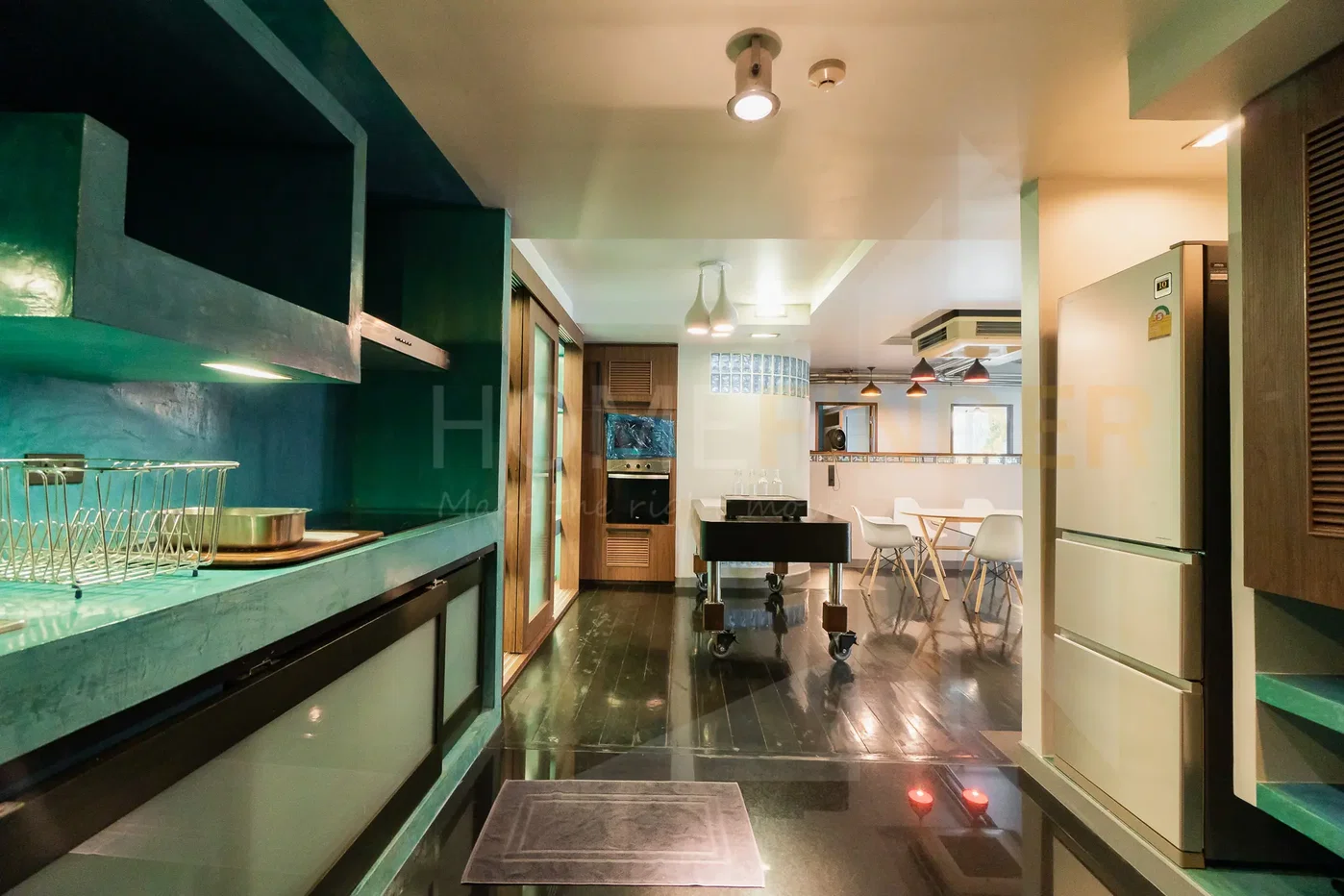 รูป Urbana Sukhumvit 15 3 bedrooms, for rent - รูปที่ 2/19