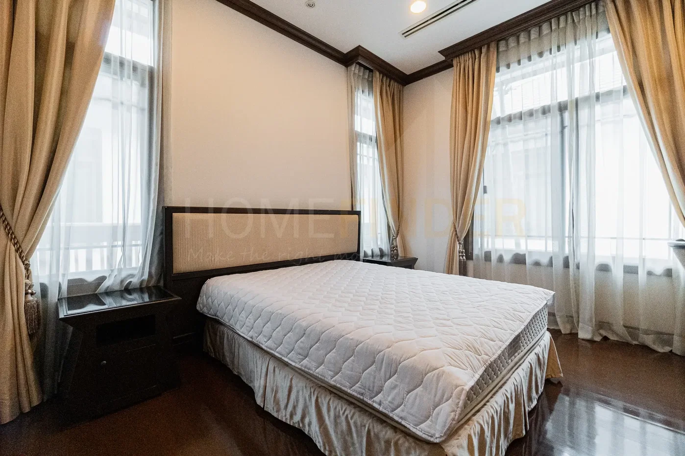 รูป L&H Villa Sathorn - Beautiful 4 Bedroom house and swimming pool Sathorn, Bangkok 4 bedrooms, for rent - รูปที่ 5/19