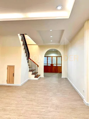 ทาวน์โฮม เซ็นทรัล พลาซ่า บางนา : Townhouse Sukumvit68 2 bedrooms, for sale