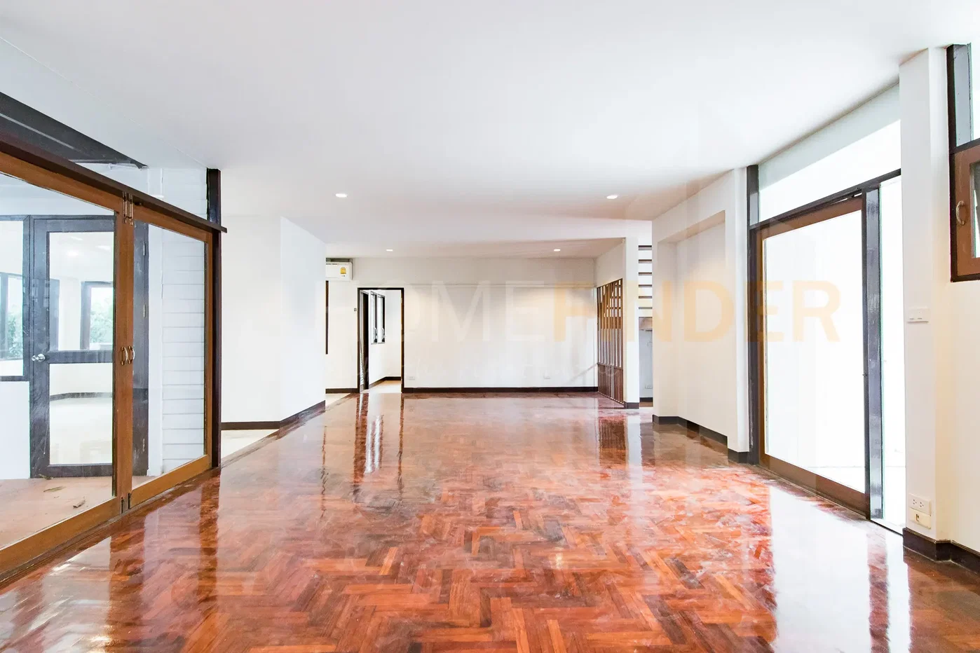 รูป House Thonglor 1 4 bedrooms, for rent - รูปที่ 14/48