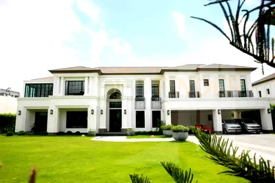 Houses for sale Suan Luang : Baan Sansiri Pattanakarn 5 bedrooms, for sale