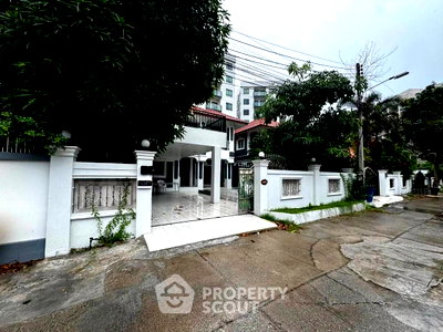Houses for sale Chonburi : 5-BR Villa close to Pattaya South (ID 3256394)
