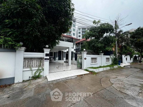 วิลล่า 5-ห้องนอน ใกล้ พัทยาใต้ (ID 3256394)