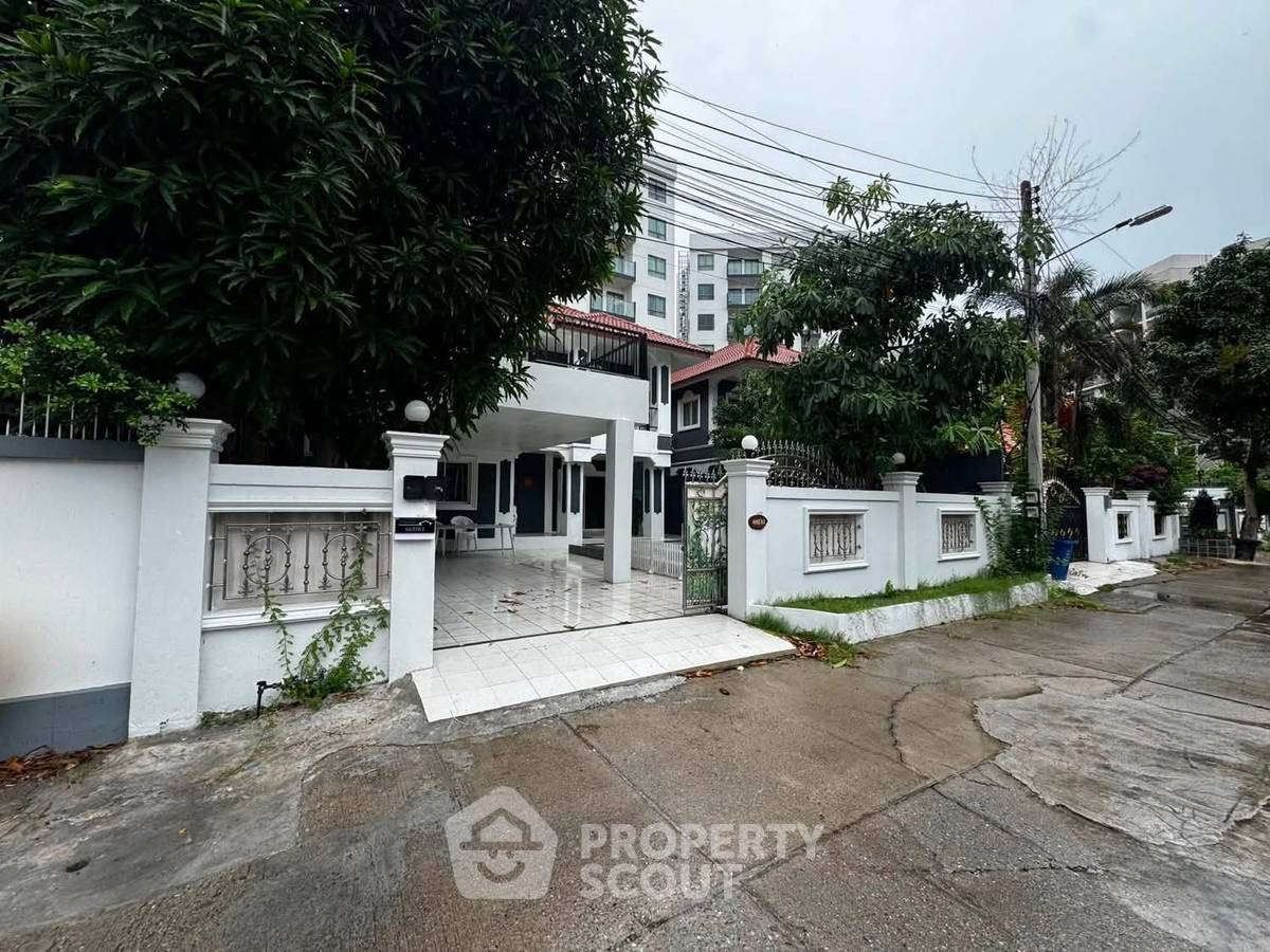 รูป วิลล่า 5-ห้องนอน ใกล้ พัทยาใต้ (ID 3256394) - รูปที่ 1/10