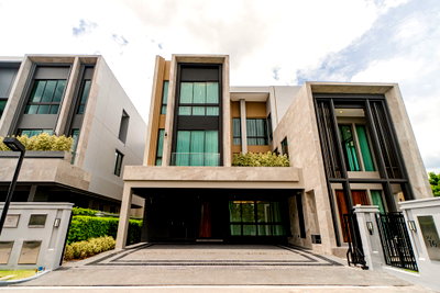 Houses for sale Bangkok-Chon Buri Motorway : Grand Bangkok Boulevard Rama 9 - Krungthep Kreetha 5 bedrooms, for sale