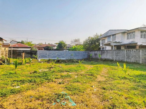leveled.Land Near MRT Ramintra Km.6 200 m. and VBAC Ramintra 500 m.Land for rent in Ramintra40-46 17