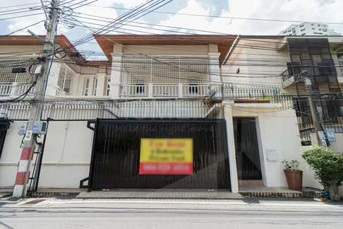 House in Sukhumvit 31 4 bedrooms, for rent