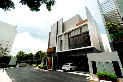 Houses for sale Bang Kapi : BUGAAN KRUNGTHEP KREETHA 3 bedrooms, for sale