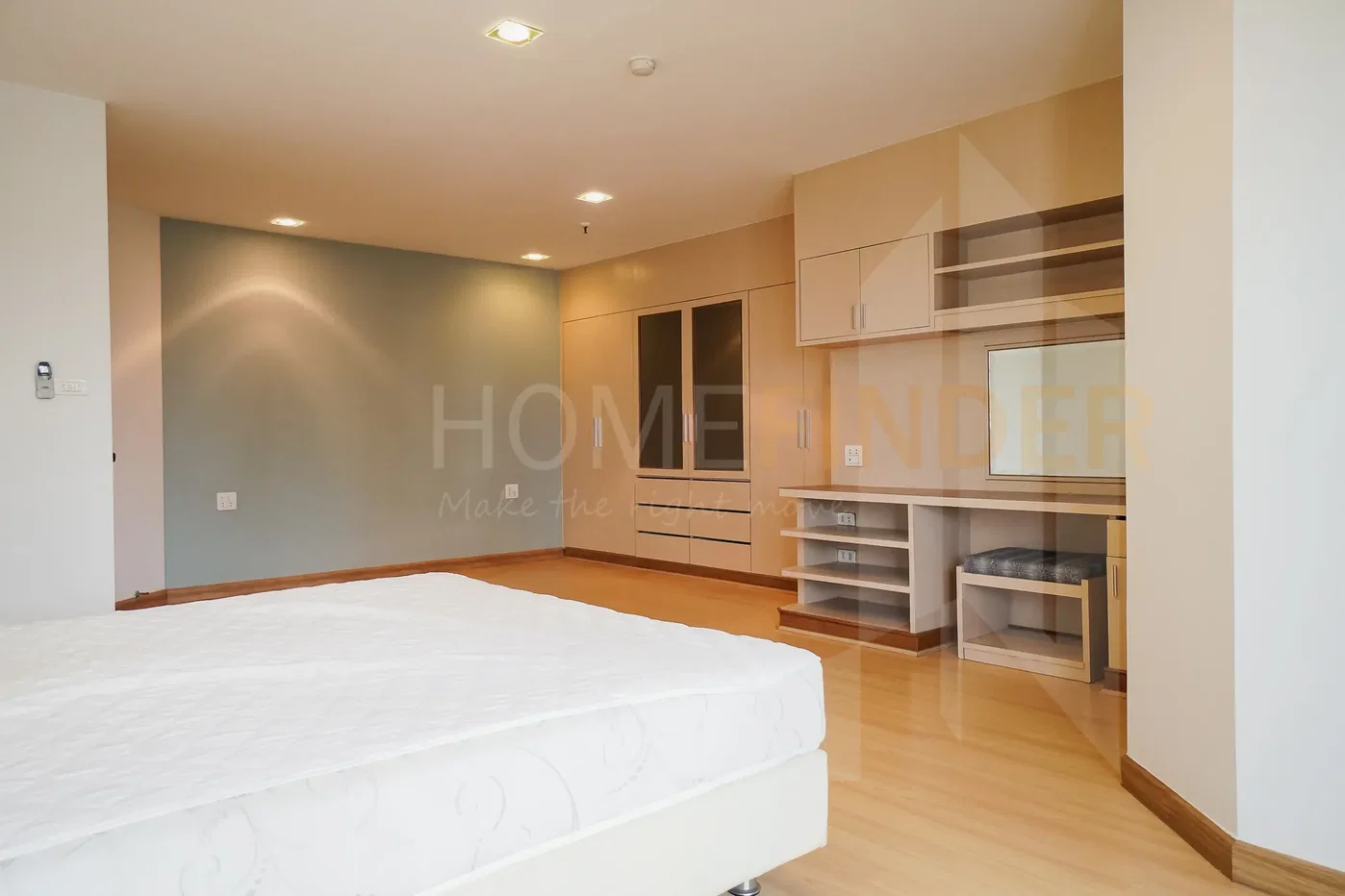 picture Fifty Fifth Tower 3 bedrooms, for rent - 11/17