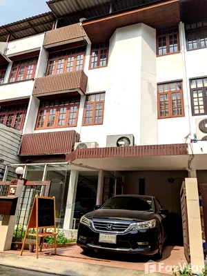 Townhouses for rent Bangkok : 3 Bedroom Townhouse for rent in Khlong Tan Nuea, Bangkok  249407