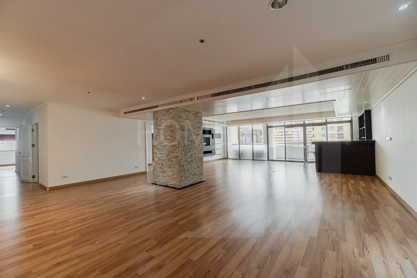 picture Kallista Mansion 3 bedrooms, for rent - 1/9