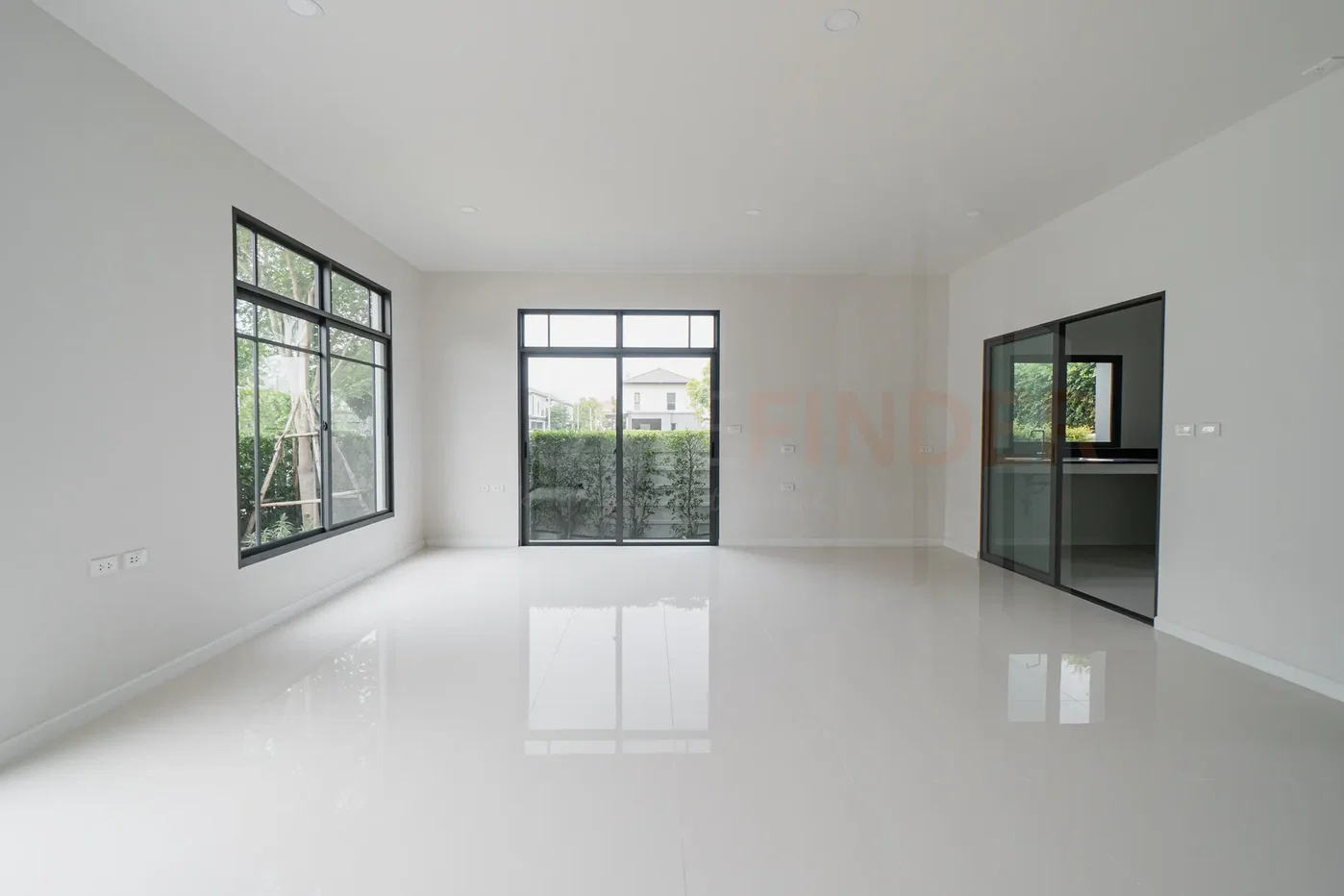 รูป Grand Britania Krungthepkreetha 4 bedrooms, for sale - รูปที่ 2/29