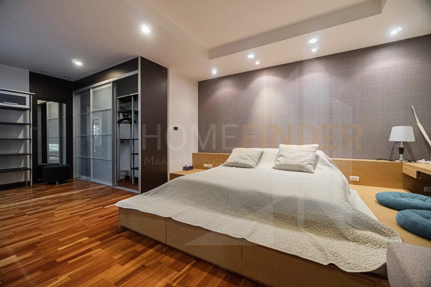 picture Avenue 61 2 bedrooms, for rent - 4/9